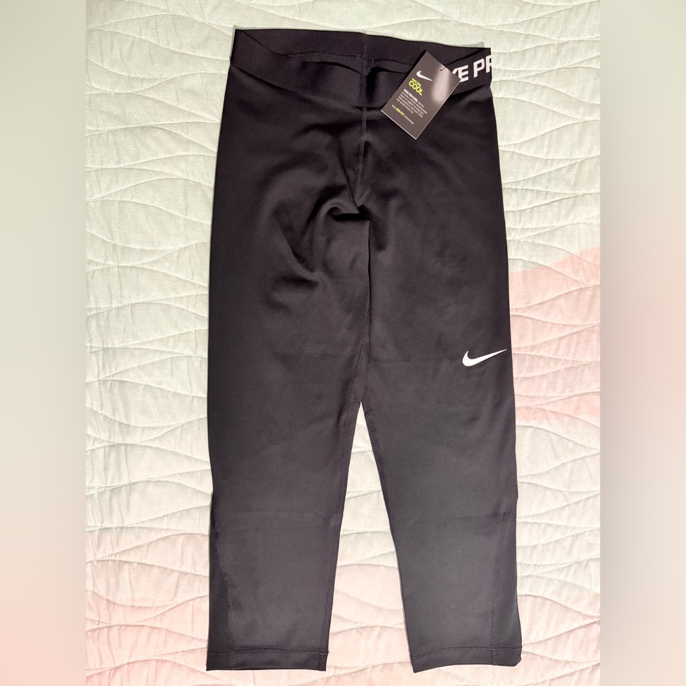 NWT - Black Nike Pro Cropped Leggings